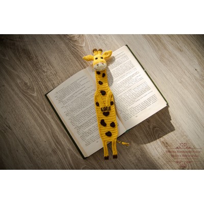 Bookmark giraffe. Cool unique bookmarks - college student librarian gift for readers. Funny crochet teacher book club idea